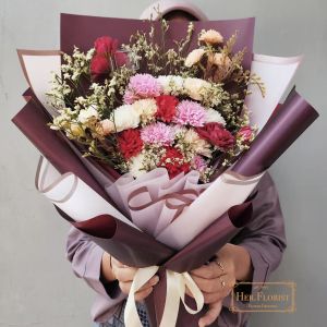 HER.FLORIST [CARNATION] 15 Soap and Dried Flowers Bouquet / Buket Bunga Sabun dan Bunga Kering Kado
