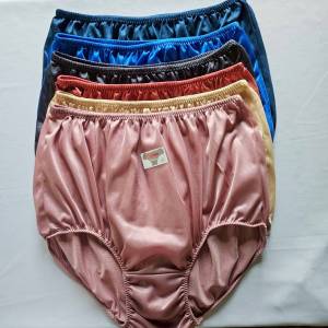 กางเกงในคนอ้วน คนตัวใหญ่ กางเกงในคนแก่  ผ้าไนล่อนโพลีเอสเตอร์ แพ็ค6ตัว คละสี เต็มตัวสวมใส่สบาย ไซส์ 3L เอว 42-48 นิ้ว Nylon Underwear for Fat people Big Size