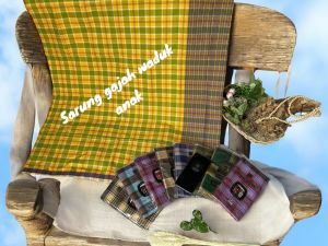 Sarung anak gajah waduk motif kotak