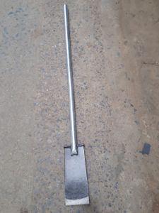thuổng rầm mai thép . được làn 100%100 bằng nhíp xe có cán típ phi 34 được hàn liền với lưới tổng chiều dài 13 m sản phẩm như hình