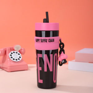 VIVOLILV 🚚การจัดส่ง 2-3 วัน🚚  ถ้วยฟางการ์ตูน 950 มิลลิตร Sanrio / Kuromi ขวดน้ำพลาสติกพกพานักเรียนถ้วยพื้นที่ถ้วยกาแฟ แก้วน้ำพลาสติกขนาดใหญ่เหมาะสำหรับเด็กเล่นกีฬากลางแจ้ง