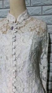 Set Kebaya Akad Nikah: Tunik Kebaya Brukat Putih Modern & Manten Kebaya