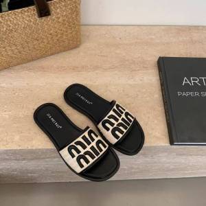 VIVOLILV ✨50%OFF✨[ส่งเร็วพิเศษ!] Shoesจึ้งงมากแม่!!! รองเท้าแตะเกากลีนิ่มมากงานตัวนี้กำลังฮิตเลย รองเท้าผู้หญิง รองเท้าแตะหญิง รองเท้าเกาหลี พร้อมส่ง 2 สี