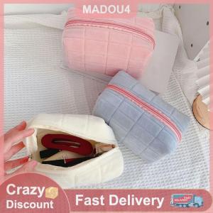 MADOU4 กระเป๋าเครื่องสำอางขนเฟอร์น่ารักสำหรับผู้หญิงกระเป๋าเครื่องสำอางสีทึบขนาดใหญ่มีซิปกระเป๋าใส่เครื่องสำอางเวลาเดินทางกระเป๋าใส่ของใช้ในห้องน้ำกระเป๋าใส่ปากกาตุ๊กตา