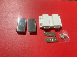 Nhấn nhả từ cho cánh tủ kính ( hít từ) loại cánh đôi và đơn loại tốt giá cho 1 chiếc