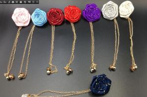 Golden Ribbon Rose Fabric Brooches Pins Metal Chain Tassel Mens Suit Collar Lapel Pin Men Women Korean Wedding Banquet Fashion Jewelry