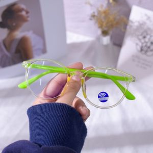 แว่นตาป้องกันแสงสีฟ้าสำหรับเด็ก นักเรียนในชั้นเรียน ป้องกันรังสีและป้องกันความเมื่อยล้า ปกป้องสายตา สวมใส่สำหรับทารกอายุ 2-12 ป้องกันสายตาสั้น โทรศัพท์มือถือคอมพิวเตอร์ทีวีป้องกันรังสีและป้องกันความเมื่อยล้า แว่นตา
