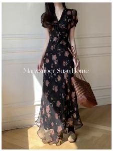 2025 Váy cao cấp in hoa cổ V mùa hè mới eo Pháp váy lưới xếp ly màu xanh đậm cho phụ nữ