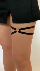 Cô Gái Dây đeo chân Punk nịt bít tất chân vành đai đùi chuỗi chuỗi dây đeo trên người Đen lễ hội Rave cơ thể phụ kiện với ít trang trí hình trái tim