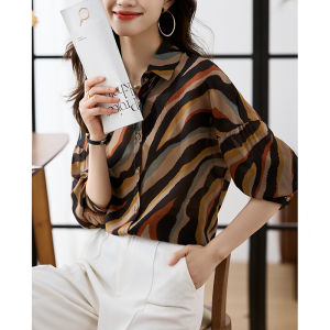 Ammin 2024 mùa xuân và mùa thu đơn giản thời trang ve áo màu sắc không đều smudded sọc in đi lại áo voan phụ nữ của phong cách Hàn Quốc Một hàng khuy tay áo dài áo blouse thanh lịch