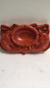 Gạt tàn thuốc bằng gỗ gõ hình cá chép biểu tượng tiền tài và danh vọng thiết kế độc đáo với vân gỗ tự nhiên đẹp mắt