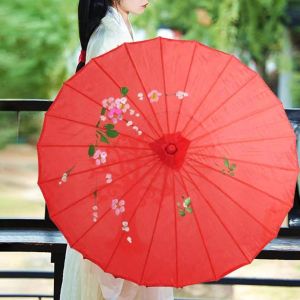 Ô Nhựa Đỏ Cổ Trang 56cm Nan Gỗ – Dành Cho Biểu Diễn Múa & Sân Khấu Chuyên Nghiệp