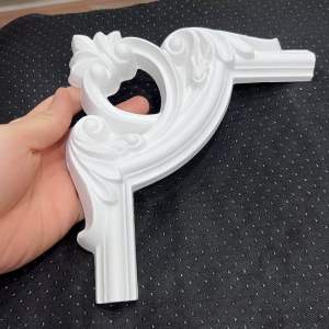 Phù điêu nối góc hoa văn nhựa Pu dùng cho chỉ tường 2.4cm cân trắng thô