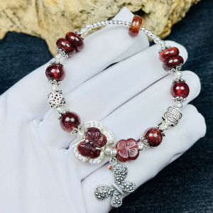 vòng tay nữ đá thạch anh tóc đỏ tự nhiên vip mix cỏ 4 lá tóc đen charm bạc cao cấp và charm bướm hồ điệp tóc đỏ tự nhiên vip bọc bạc vòng tay đá phong thủy hợp mệnh hỏa mệnh thổ y trang sức thiết kế đủ hóa đơn thẻ bảo hành