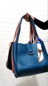 Totebag Gempita & Free Syal Twilly: Aksesoris E-Commerce Berkualitas