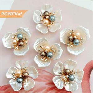 【PCWFKef】 กระดุมพลอยเทียมรูปดอกไม้มุก2ชิ้นกระดุมตัดเย็บเสื้อผ้าโลหะอัลลอยสำหรับตกแต่งผมเข็มกลัด