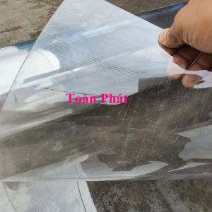 ( Khổ cao 1m22 x dày 8 zem) Tôn nhựa lấy ánh sáng phẳng Poly màu trong suốt ché nắng mái nhà che mưa