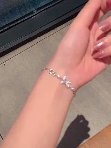 WH [HOT] Bowknot Crystal Stones Bracelet - Korean Style Elegant Y2K Sweet - Geometric Irregular Jewelry Gifts - Silver Zircon Bow Bracelet - for Women Girl - Adjustable Chain