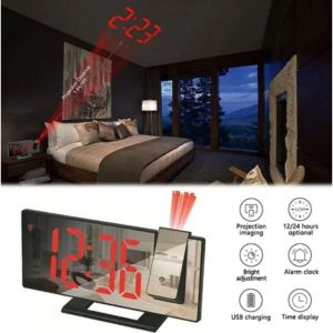 Đồng hồ chiếu hình ảnh 12:36 hiển thị giờ 12/24 điều chỉnh sáng báo thức sạc USB hiển thị thời gian chiếu lên tường trong phòng ngủ.
