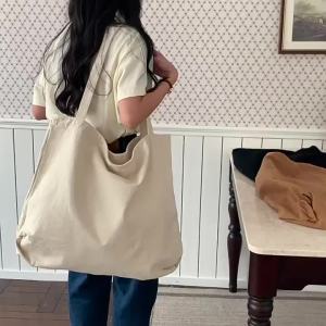 A very simple and stylish Korean-style canvas bag ins Large-capacity versatile solid color womens shoulder bag