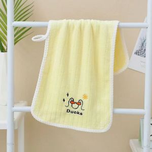 KUNOISE ผ้าเช็ดตัวเด็กปักลายเป็ดน่ารักผ้าฟลีซปะการังเนื้อนุ่มผ้าเช็ดหน้ากันซึม