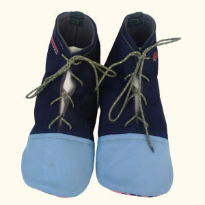 Sepatu Lumpur Untuk Petani Milenial
