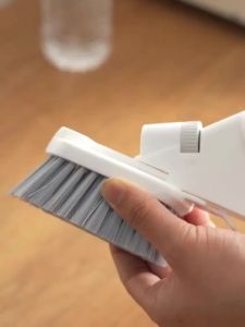 Multi-functional kitchen cleaning brush five-piece set with press water spray ceramic tile brush glass wiper sponge wipe gap brush.