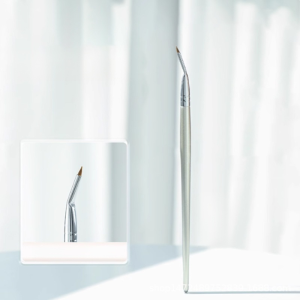 【FAMMY FAEY】Angled Eyeliner Brush for Fine Detailing from Under the Eyelid to the Tear Trough折角眼线刷