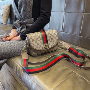 2026 New vintage classic series wide-shoulder strap camera bag for women versatile backpack single-shoulder crossbody small square bag
