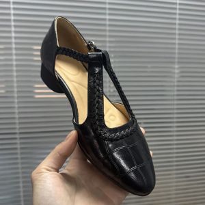 [Free Shipping] Elegant Retro Soft Leather High-Heeled Closed-Toe Sandals For Women Summer Plus-Size Pointed-Toe Chunky Heel Shoes