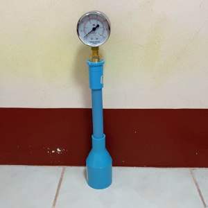 เกจวัดแรงดัน 5 kg/cm2 พร้อมชูดข้อตู้ตรงขนาด 1.5 นิ้ว (1 1/2") สำหรับการตรวจสอบแรงดันน้ำ
