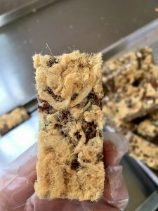 Bánh Gạo Lứt Chà Bông Hoa Trà Cereal 100% Gạo Lứt Huyết Rồng hỗ trợ ăn kiêng giảm cân hiệu quả