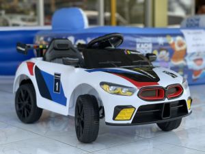 HelloMom รถแบตเตอรี่เด็ก รถแบตเด็ก โมเดล BMW M6GT3 รถแบตเด็กทรงรถแข่งสุดเท่ห์ รถเด็กเล่น ออกแบบลวดลายรถแข่ง เท่ห์มาก