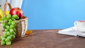 Highland Cow Farmhouse Bathroom Decor Hello Sweet Cheeks Wooden Sign Rustic Western Bathroom Decor 6 Inch Funny Restroom Decorative Plaque for Home Kitchen Shelf Table