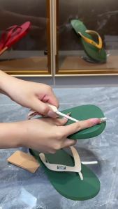 Mens flip-flops 2026 Summer mens high-end flip-flop beach sandals mens outdoor non-slip sandals