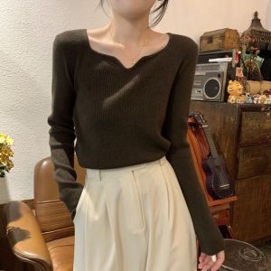 IELGY French small V-neck fit high-end knitted bottoming sweaters for women