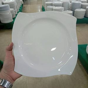 จานเซรามิก 8.5 นิ้ว จานเปล รูปทรงสี่เหลี่ยม จานกระเบื้องราคาถูก ทำจากเซรามิกเนื้อดี เข้าไมโครเวฟได้