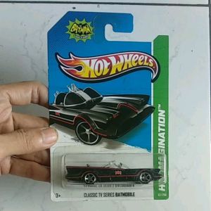Diecast Hot Wheels Classic TV Series Batmobile