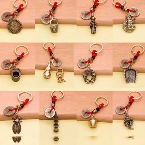 Unique Faux Brass Lucky Cat Keychain Detailed Craftsmanship For Key Decoration Or Bag Pendant Adding Fun To Life