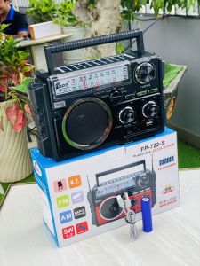 Radio đài FP 722S sử dụng pin năng lượng mặt trời Trải nghiệm âm thanh sống động với công suất 10W quà tặng ông bà cha mẹ ý nghĩa