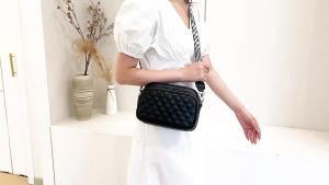 Cross-border fashion genuine leather womens handbag 2026 New spring collection: versatile stylish and elegant small square handbag made of high-quality cowhide leather