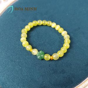 Vòng tay đá Mắt Mèo size 7.8 li màu hồng cam vàng mơ phối charm cỏ 4 lá bánh xe mã não cắt giác dễ thương | Hoa Minh Gem
