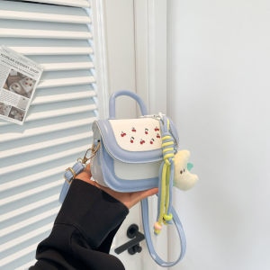 MOUSSON  กระเป๋าเด็กกระเป๋าทรงสี่เหลี่ยมใบเล็กแบบพกพาลายการ์ตูนน่ารักรุ่นใหม่ INS กระเป๋าสะพายข้างสำหรับเด็กผู้หญิง