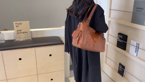 Women Bag Large Capacity Shoulder Bag PU Leather Armpit Bag Commuting Bag Stylish Crossbody Bag Ladies Underarm Bag