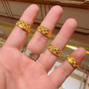 แหวนทอง 0.6 กรัม ทอง 96.5% มีใบรับปบูติกรถดอกไม้งูท้องแสดงดาวดวงใหญ่เต็มดวง