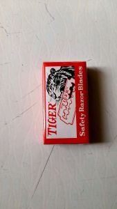 Silet Tiger Asli Original 1 Kotak Kecil Isi 10 Pcs