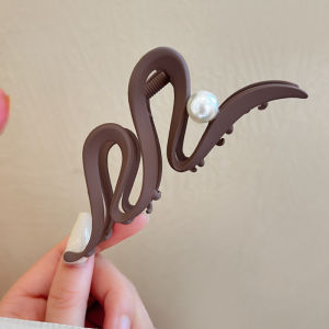 Jewelry Metal Geometry Hair Clip Metal Pearl Wave Hairpin Claw Clip Girls Elegant Head Wear Female Curling Hair Clip Hair Accessories Back Shark Clip