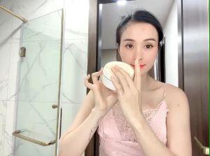 Kem body Gạo dưỡng da trắng sáng bật tone mịn màng thấm nhanh không bết không rít không lộ vân kem