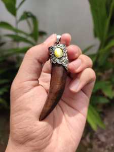 Liontin Kalung Kayu Galih Kalimosodo Variasi Alpaka Model Taring