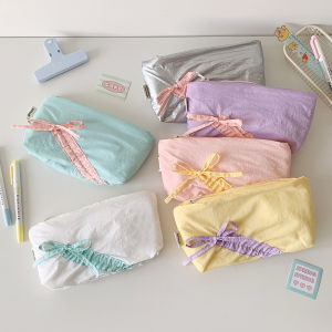 QTWIX ที่เก็บเดสก์ท็อป กระเป๋าเครื่องเขียนรูปโบว์สำหรับ Y2K สายรัดโบว์ จุได้มาก กระเป๋าดินสอ INS ถุงผ้าใส่ปากกา ปากกาบัตรเครื่องสำอาง กล่องดินสอเกาหลี ที่ใส่เครื่องเขียน